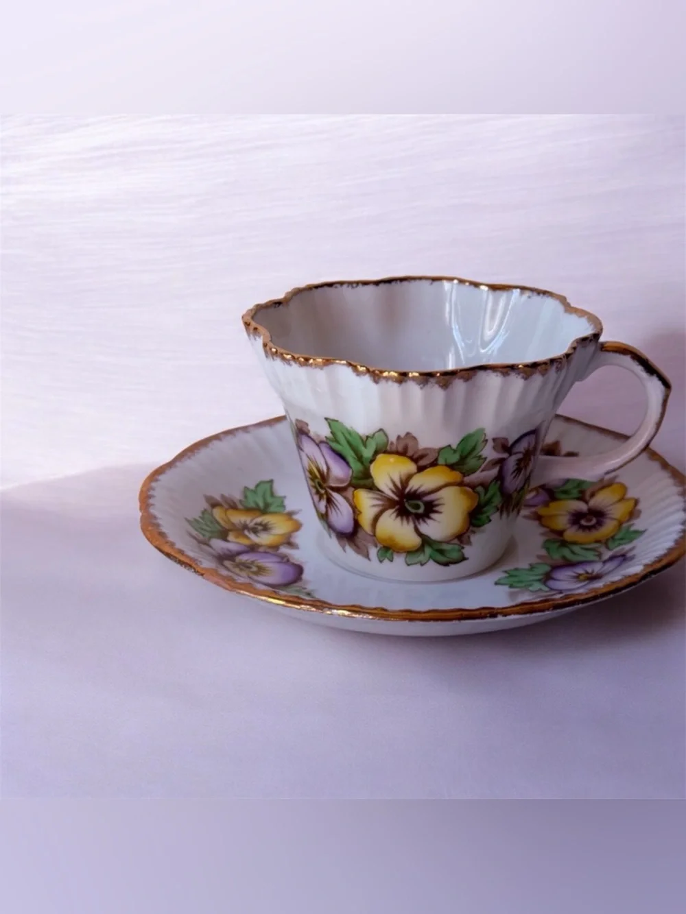 Vintage Floral Gold-Trim Teacup & Saucer Set